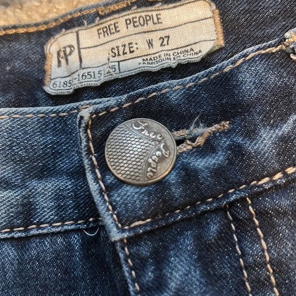 Free People Daisy Chain Lace Trim Distressed Jean Shorts Size 27 - Picture 6 of 7